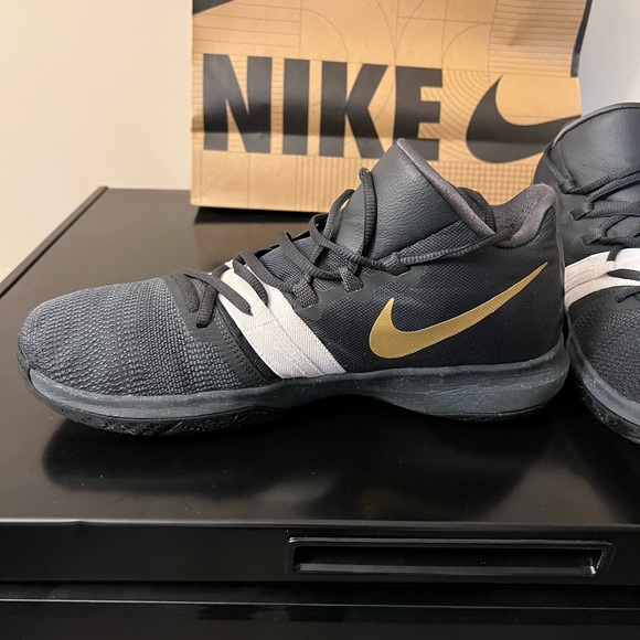 Kyrie Flytrap (size 12) - Picture 6 of 11